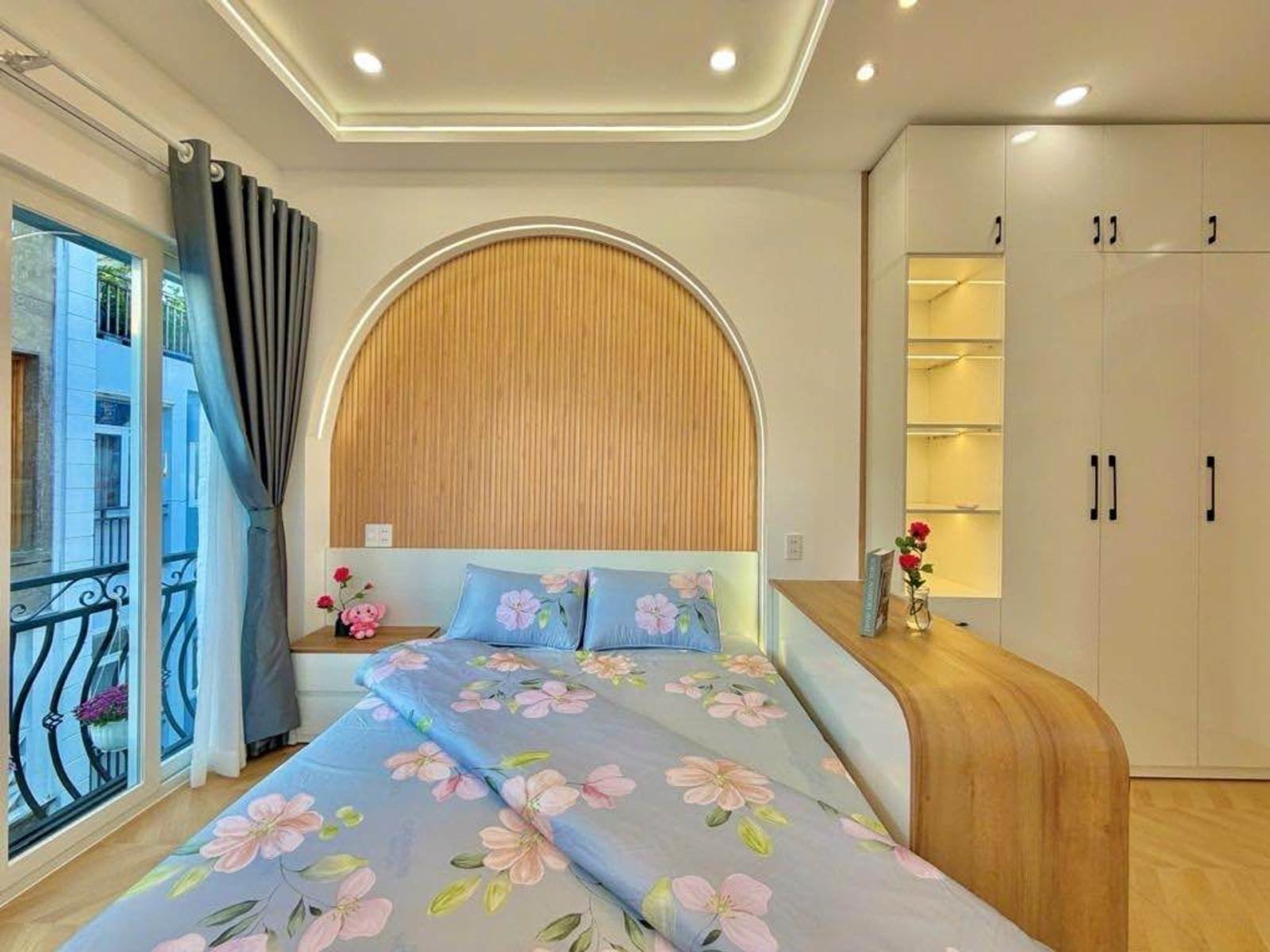 Bán nhà hẻm xe hơi gần Huỳnh Văn Bánh, 5 tầng sân thượng, lô góc, Phú Nhuận, 3.7x8, 8.x tỷ 16015586