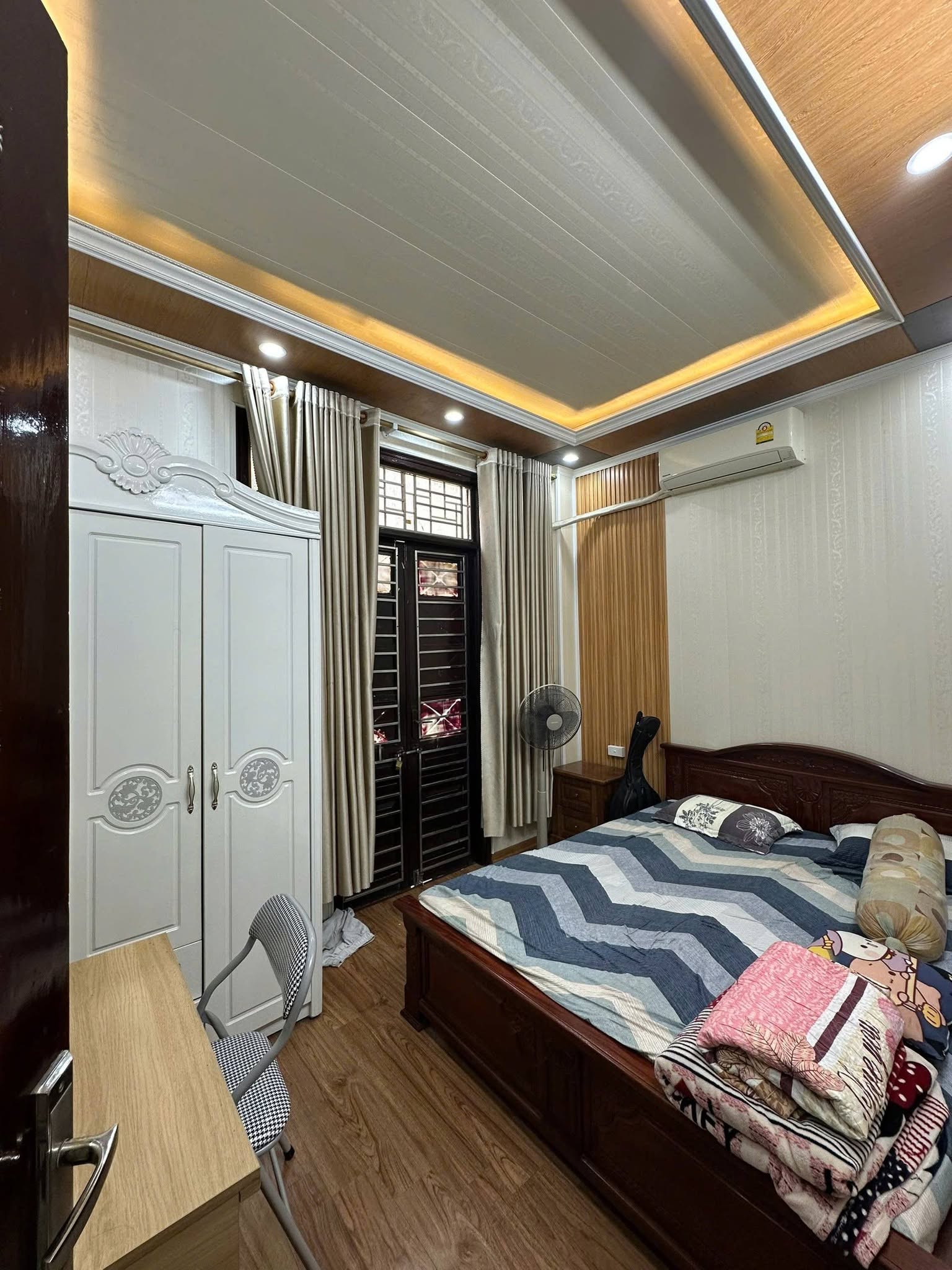 Bán nhà phố Thanh Nhàn, 40m2, 4 tầng, mặt tiền 4m, 12.3 tỉ, ô tô đỗ cửa, cách mặt phố 30m 16015604