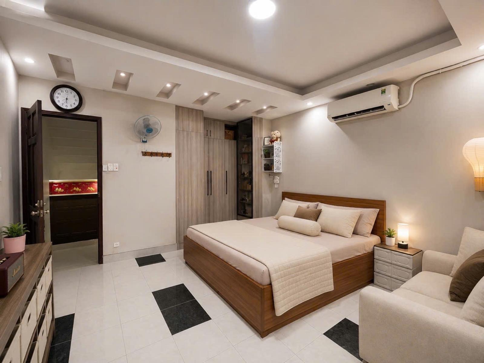 Bán nhà Phú Nhuận, gần Huỳnh Văn Bánh, hẻm ô tô, 5x16.3 vuông vức 74m², 4 tầng lệch 5PN, nhỉnh 11 tỷ 16015675