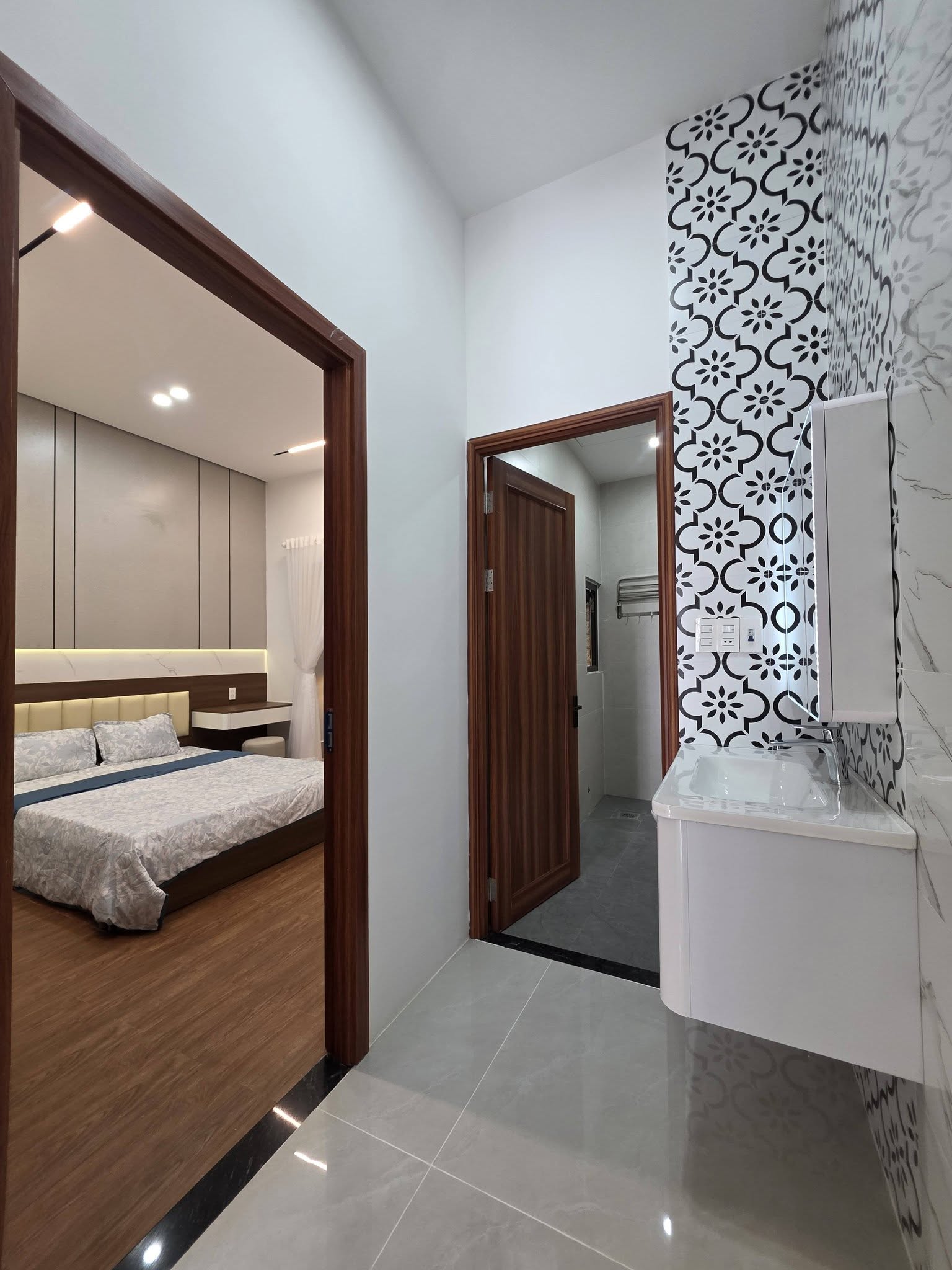 NHÀ FULL NỘI THẤT XỊN - Ô TÔ NGỦ TRONG NHÀ - KIỆT ÂU CƠ 16015729