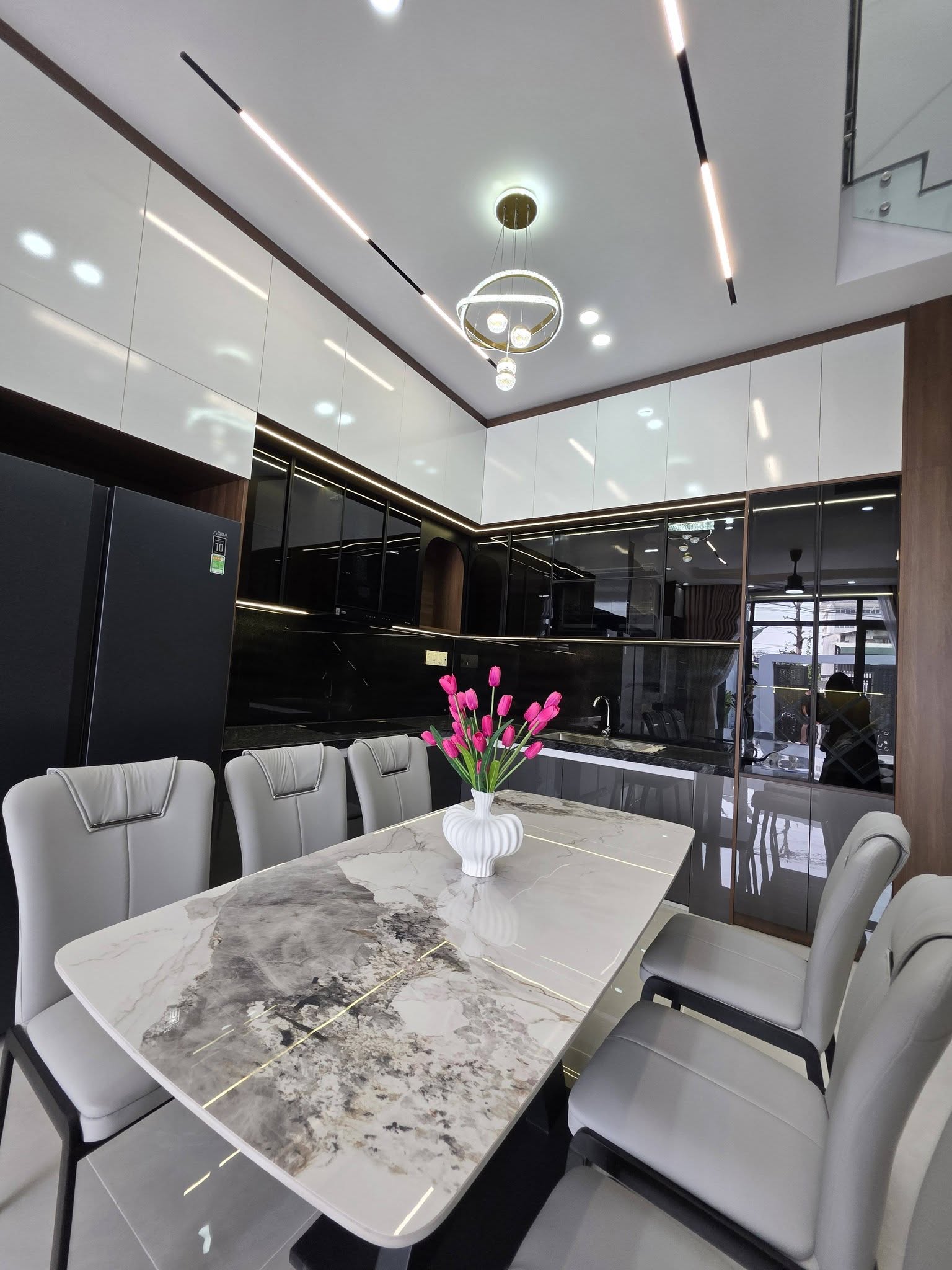 NHÀ FULL NỘI THẤT XỊN - Ô TÔ NGỦ TRONG NHÀ - KIỆT ÂU CƠ 16015729