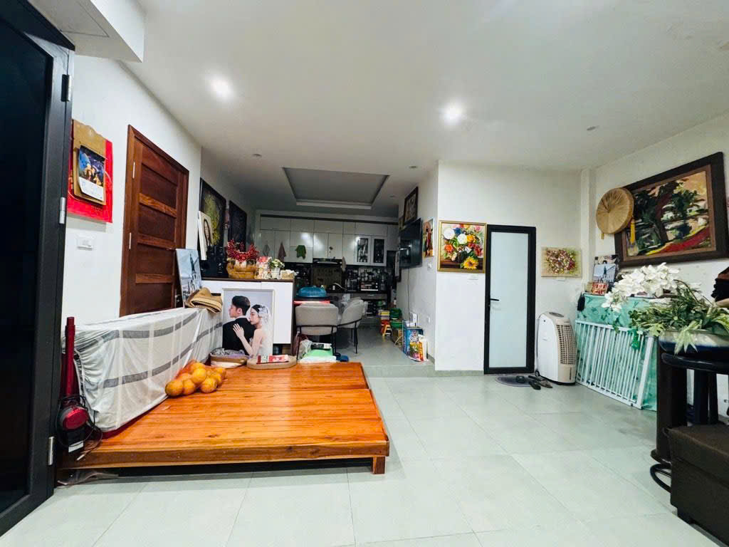 Bán nhà Nguyễn Sơn,Long Biên 5 tầng,48m,mt8.9m oto đỗ cổng nhỉnh 10 tỷ  16015858
