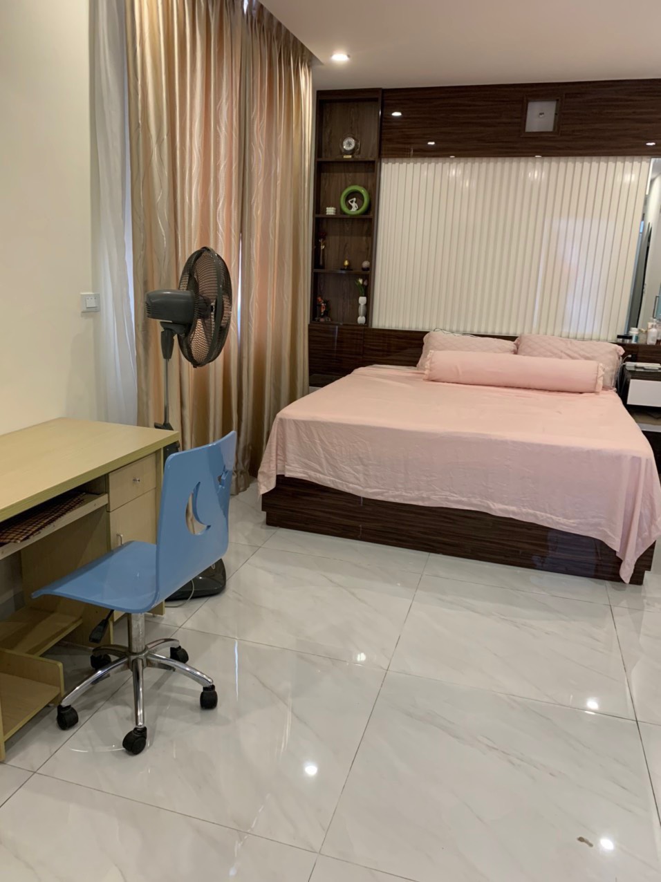 Thanh lý căn hộ SHP Plaza Lạch Tray, Hải Phòng, 200m2, tầng 26, view SVĐ Lạch Tray 16015866