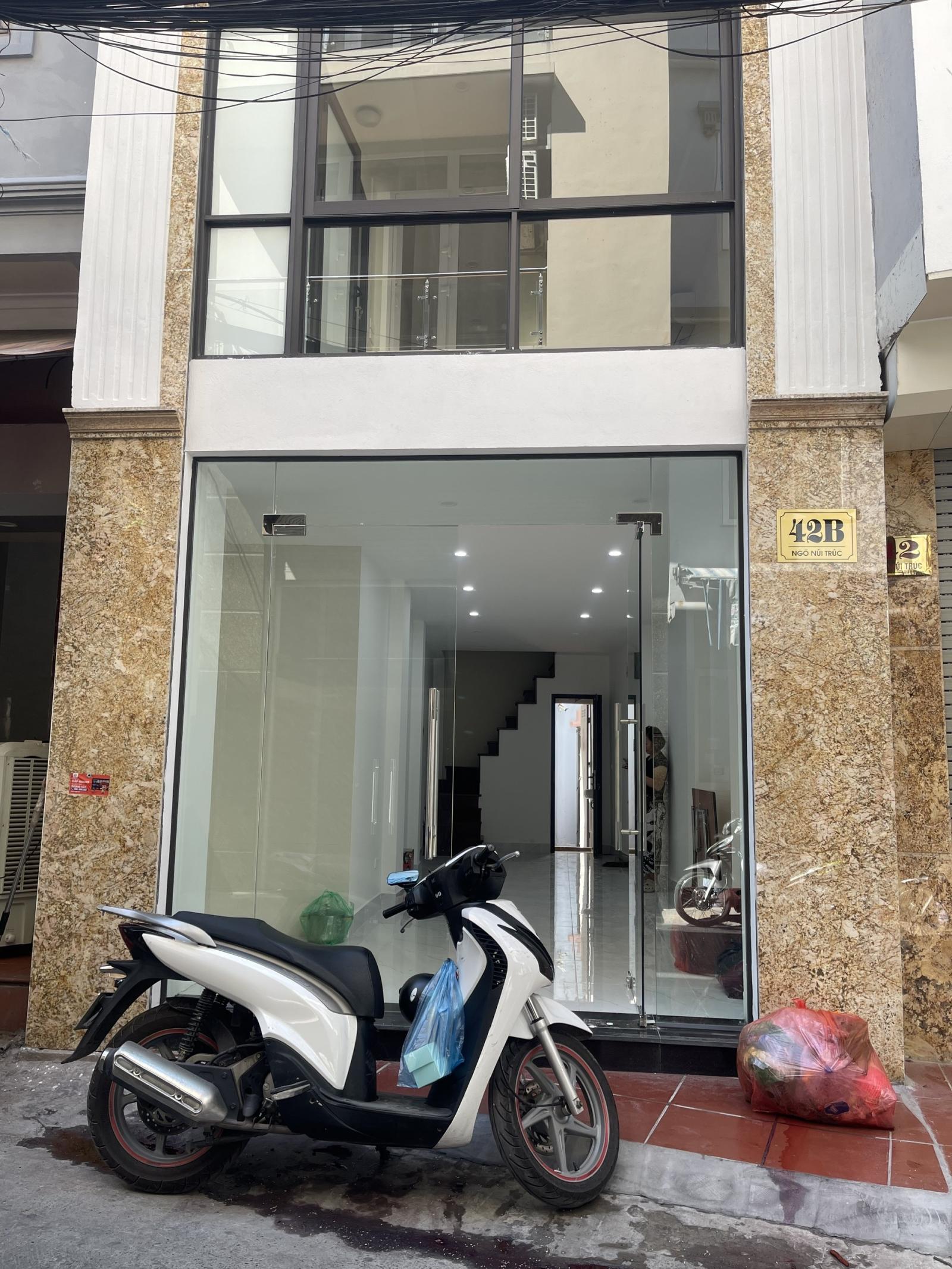 Chính chủ cần cho thuê nhà 3 tầng ở số 42B ngõ Núi Trúc, Ba Đình, Hà Nội 16015875