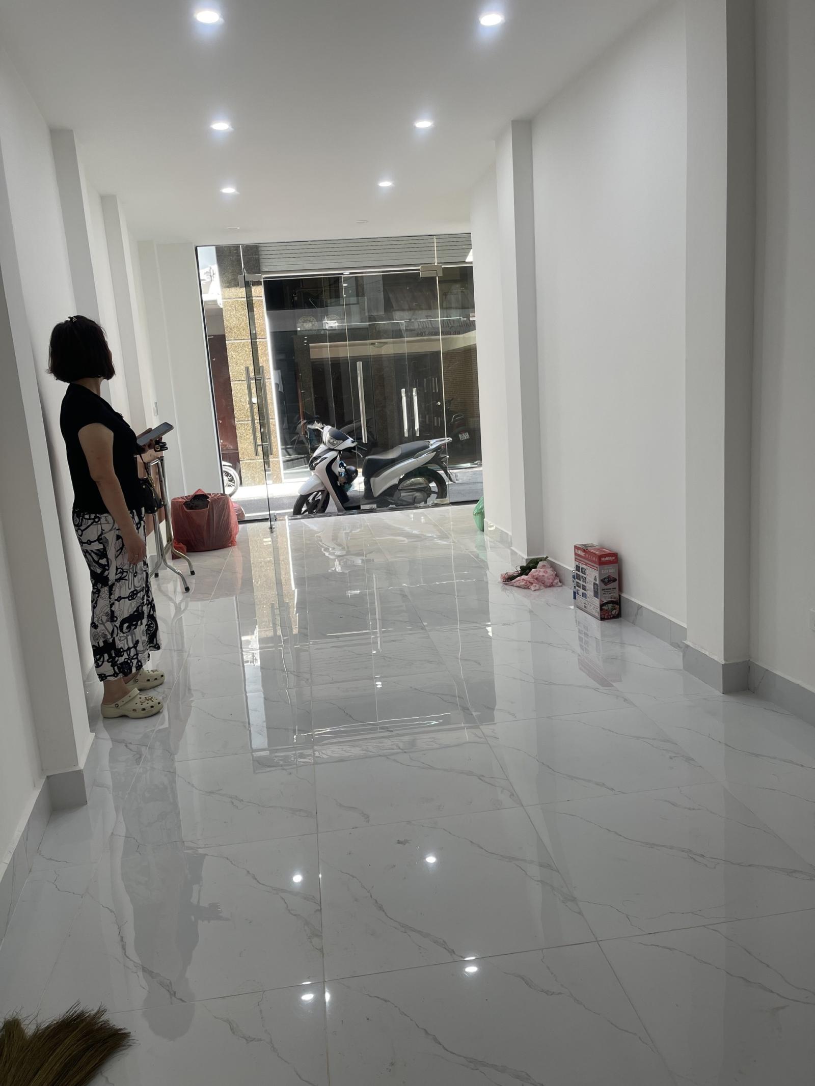 Chính chủ cần cho thuê nhà 3 tầng ở số 42B ngõ Núi Trúc, Ba Đình, Hà Nội 16015875