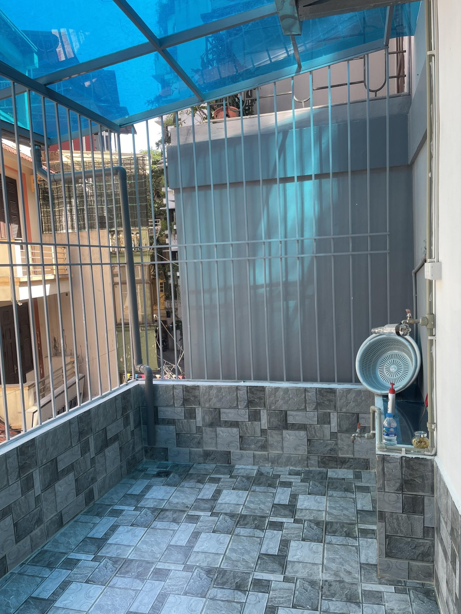 Chính chủ cần cho thuê nhà 3 tầng ở số 42B ngõ Núi Trúc, Ba Đình, Hà Nội 16015875