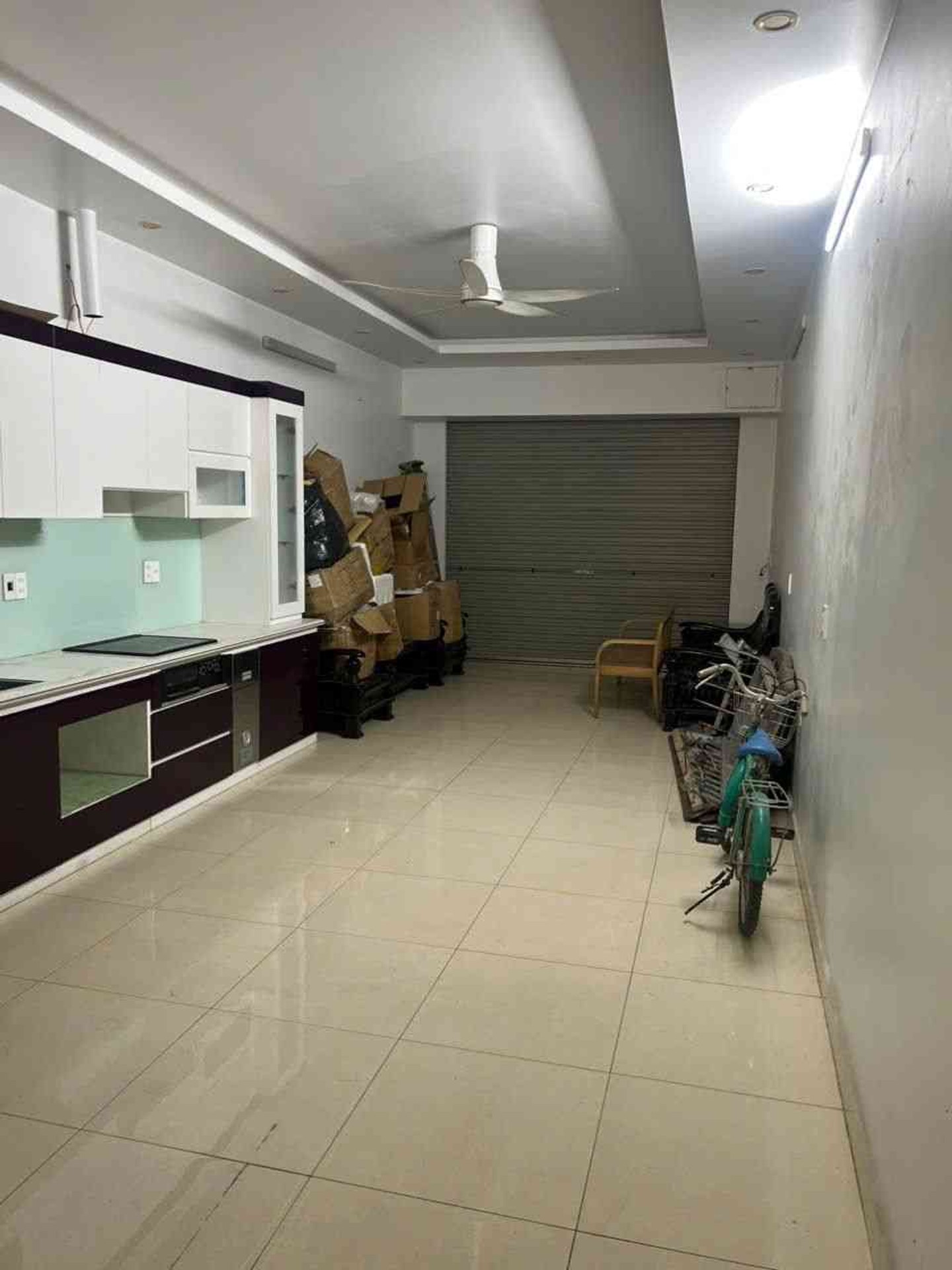 Hàng hiếm Chợ Hàng - Mặt đường Hoàng Minh Thảo, 2 mặt đường, thang máy, gara ô tô, dòng tiền tốt 16015903