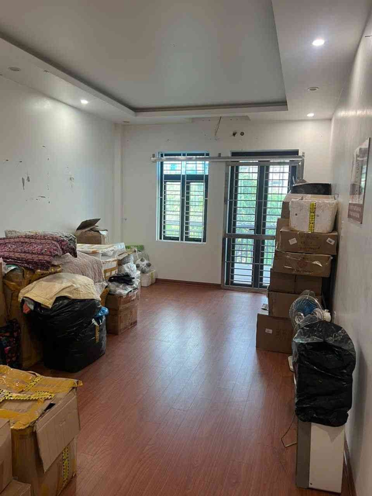 Hàng hiếm Chợ Hàng - Mặt đường Hoàng Minh Thảo, 2 mặt đường, thang máy, gara ô tô, dòng tiền tốt 16015903