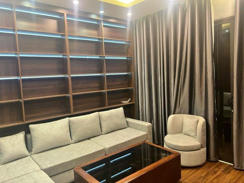 Bán nhà Phố Trạm,Long Biên 4 tầng,47m,mt6.4m oto đỗ cổng nhỉnh 9 tỷ 16016005