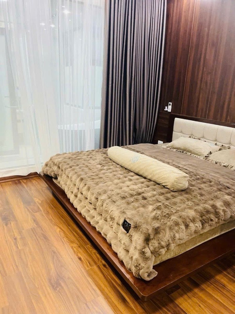 Bán nhà Phố Trạm,Long Biên 4 tầng,47m,mt6.4m oto đỗ cổng nhỉnh 9 tỷ 16016005