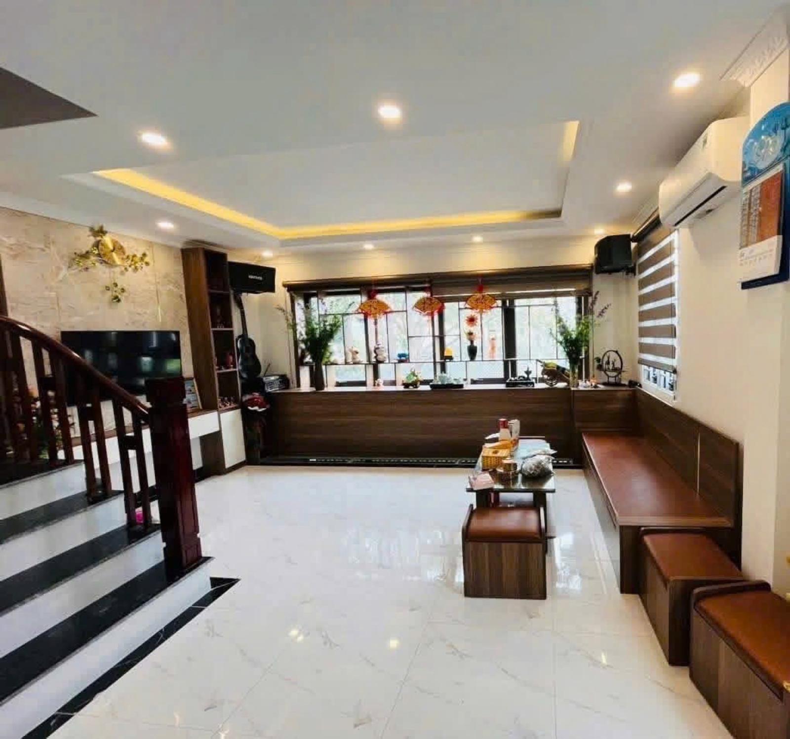 Phúc lợi long biên 8 tỷ 40m xây 6 tầng thang máy ô tô đỗ cửa 16016078