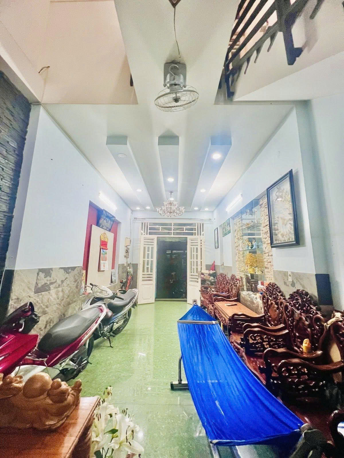 Bán Nhà Mặt tiền Đỗ Thị Tâm - ngay NGuyễn Súy vào, 3,7x15m, 4 Tầng - 4PN, hạ 8,2 Tỷ. 16016256