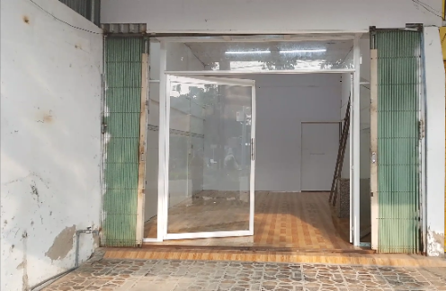 Cho thuê nhà mặt tiền ngang 4m mặt bằng kinh doanh kv ngã 4 đối diện bến xe p8, p.Tân Hạnh,VL 16016385