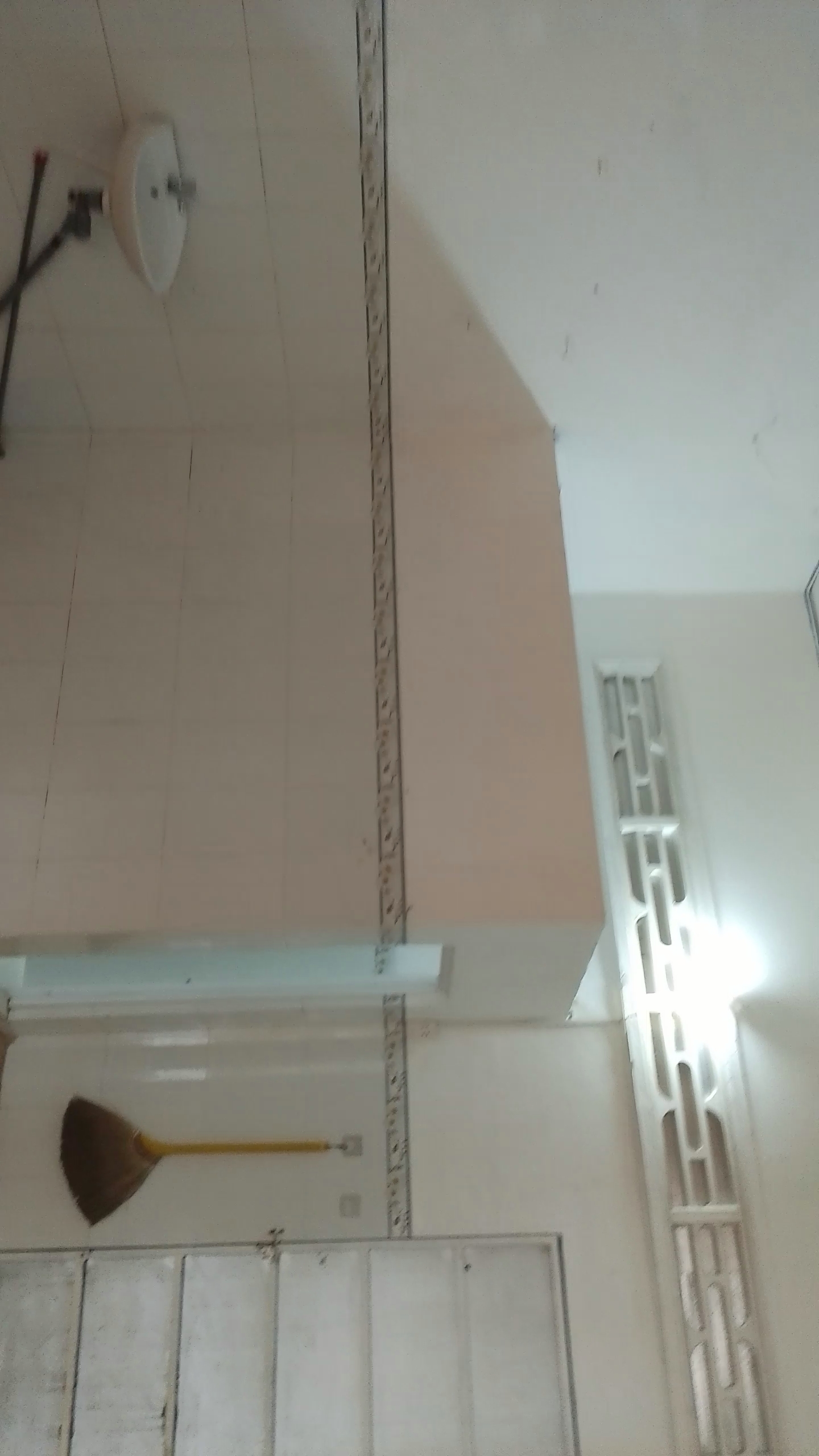 Cho thuê nhà mặt tiền ngang 4m mặt bằng kinh doanh kv ngã 4 đối diện bến xe p8, p.Tân Hạnh,VL 16016385