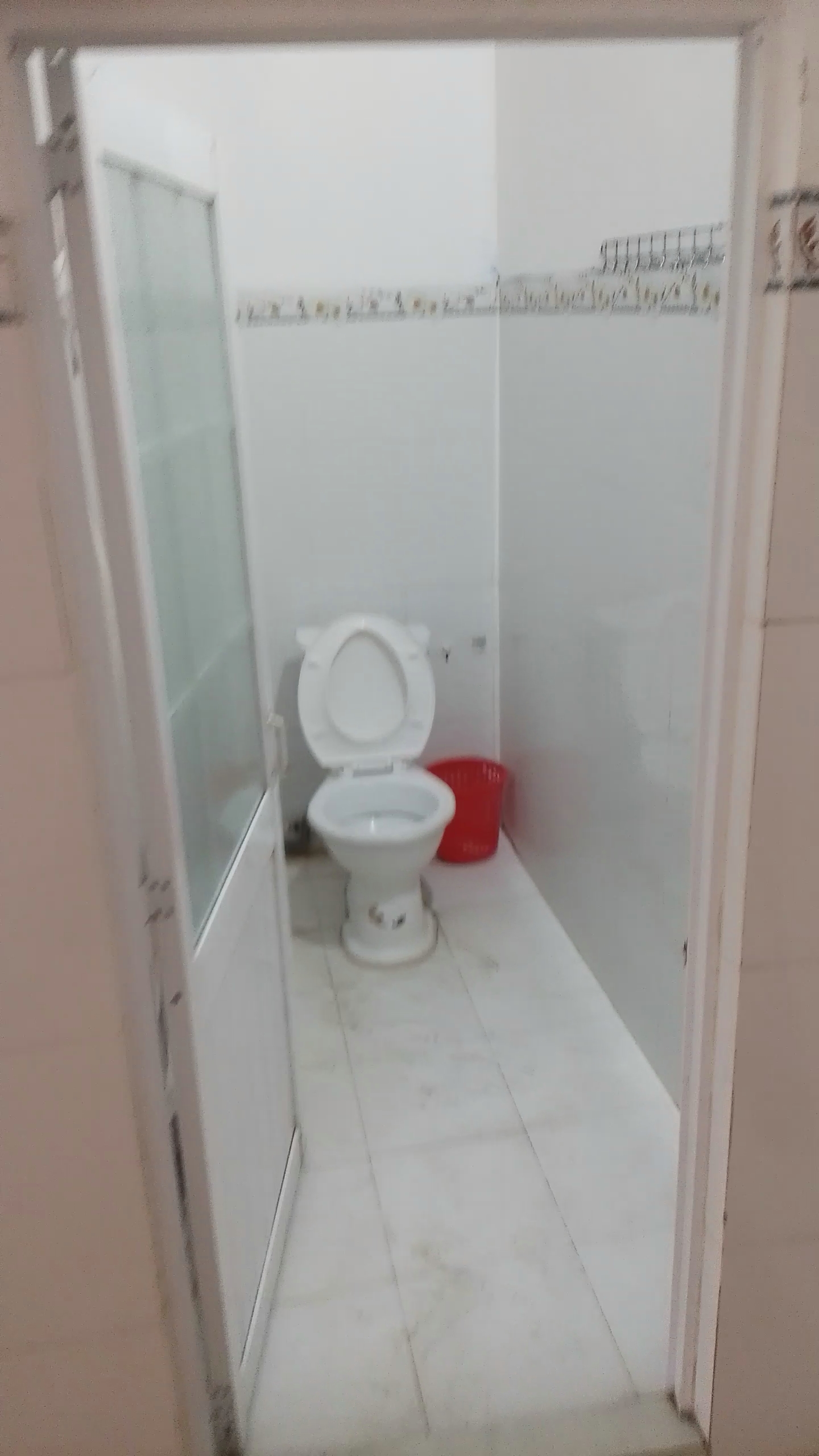 Cho thuê nhà mặt tiền ngang 4m mặt bằng kinh doanh kv ngã 4 đối diện bến xe p8, p.Tân Hạnh,VL 16016385