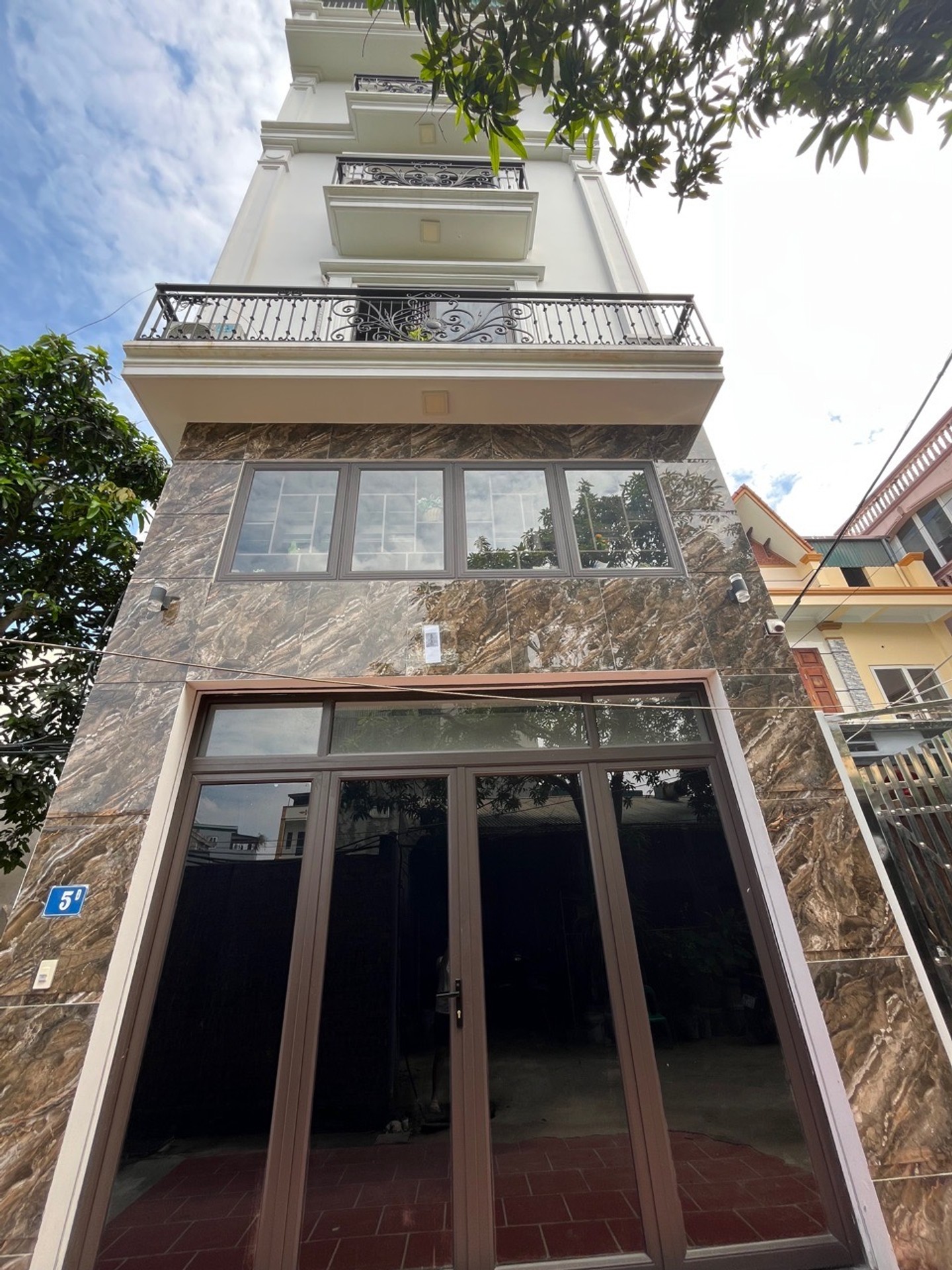 Phúc lợi long biên 8 tỷ 40m xây 6 tầng thang máy ô tô đỗ cửa 16016392