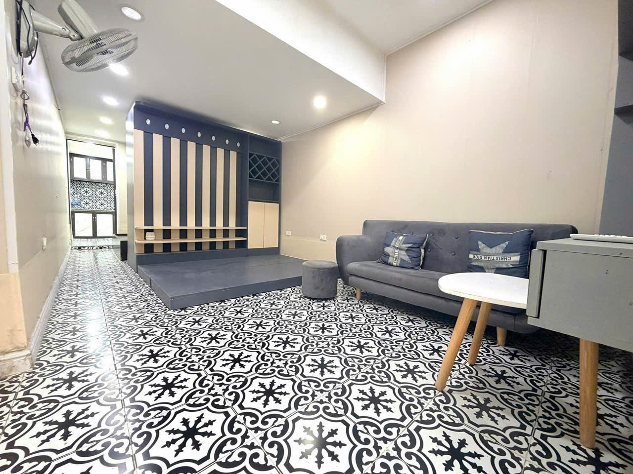 Căn hộ tập thể tầng 1 ở phố Thịnh quang, Đống đa

 16016393