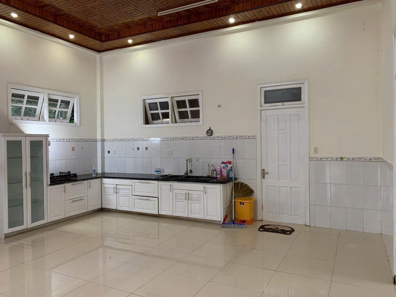 Cho thuê nhà sân vườn gần 1000m2 mặt tiền quốc lộ 20 giá 18 triệu tại Xuân Thọ Đà Lạt Lâm Đồng 16016482