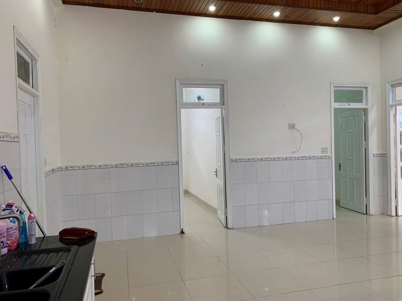 Cho thuê nhà sân vườn gần 1000m2 mặt tiền quốc lộ 20 giá 18 triệu tại Xuân Thọ Đà Lạt Lâm Đồng 16016482