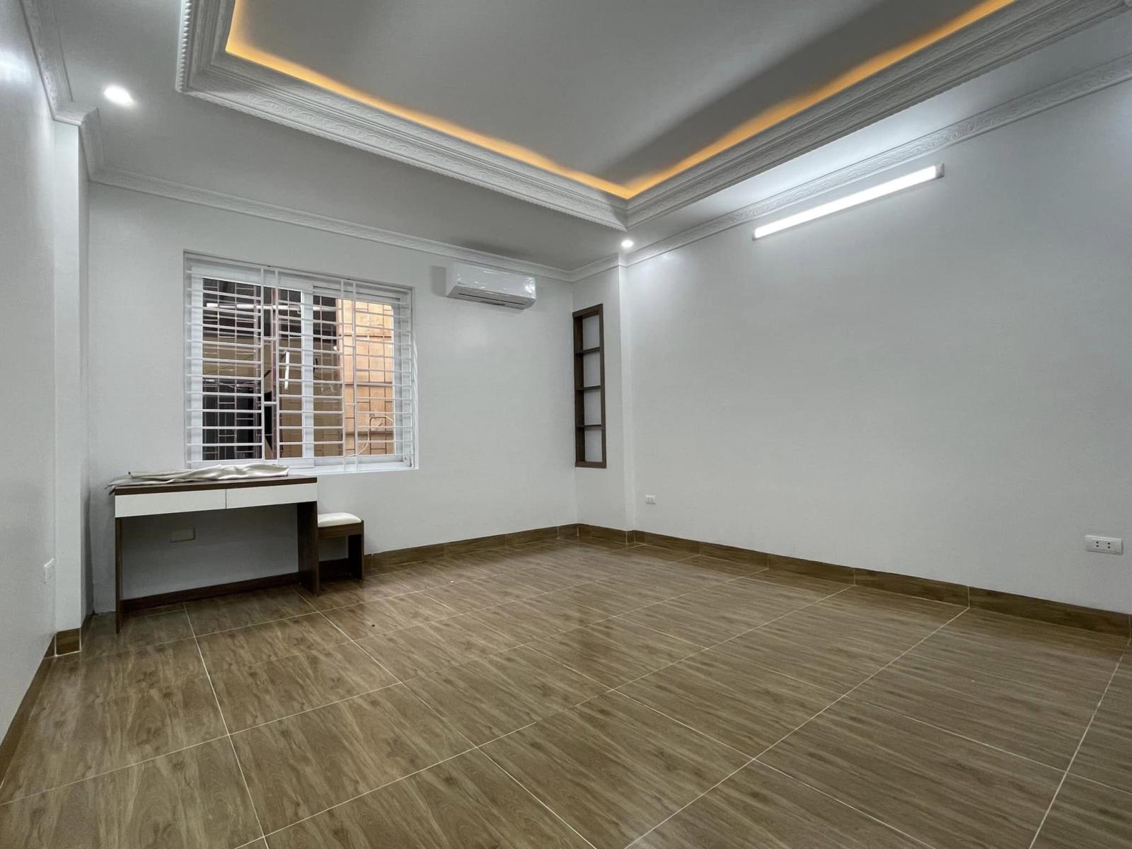 Bán nhà 30m² x 5T Nguyễn Văn Huyên giá 7,6ty 0382 276 666 16016596