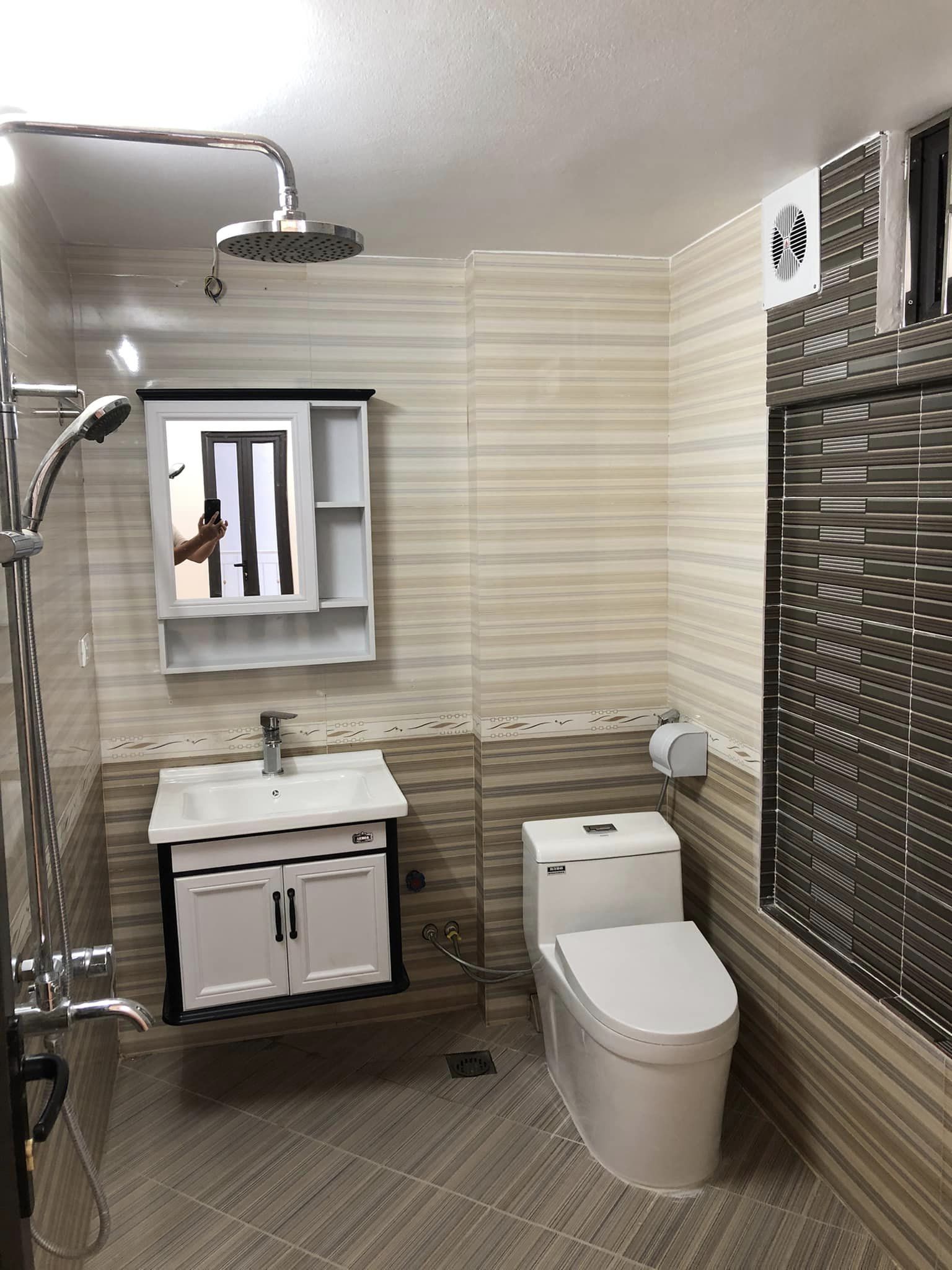 Bán nhà 30m² x 5T Nguyễn Văn Huyên giá 7,6ty 0382 276 666 16016596