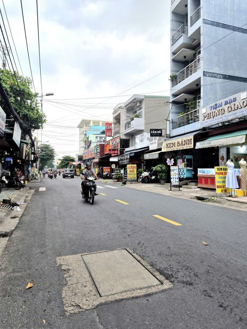 Bán nhà Măt tiền  Văn Cao - gần chợ Tân Hương, 3,6x8m, 4 Tầng - 3 PN, HĐT 12tr, 6,2 Tỷ. 16016668