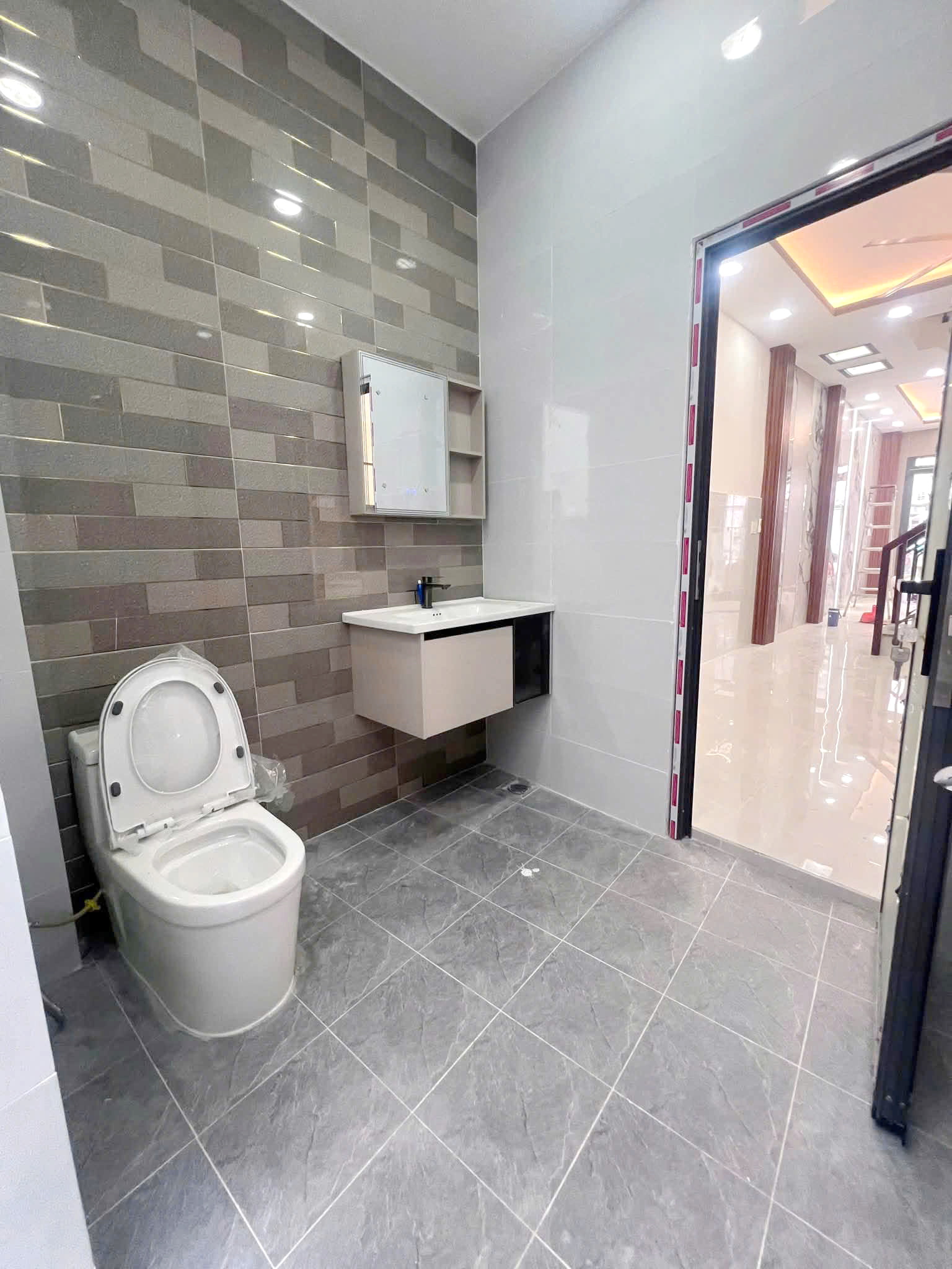 Nhà mới 5 tầng hẻm thông đường Tùng Thiện Vương P12Q8. Giá: 4.98 tỷ 16016742