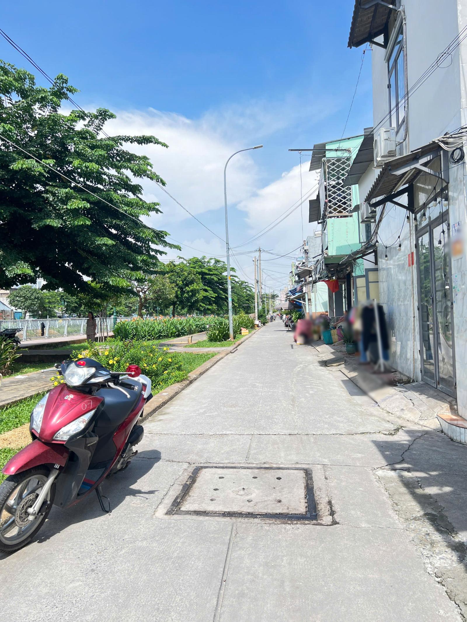 Nhà cấp 4 sát bờ kè hẻm thông Ba Đình P10Q8. 2.98 tỷ 16016746