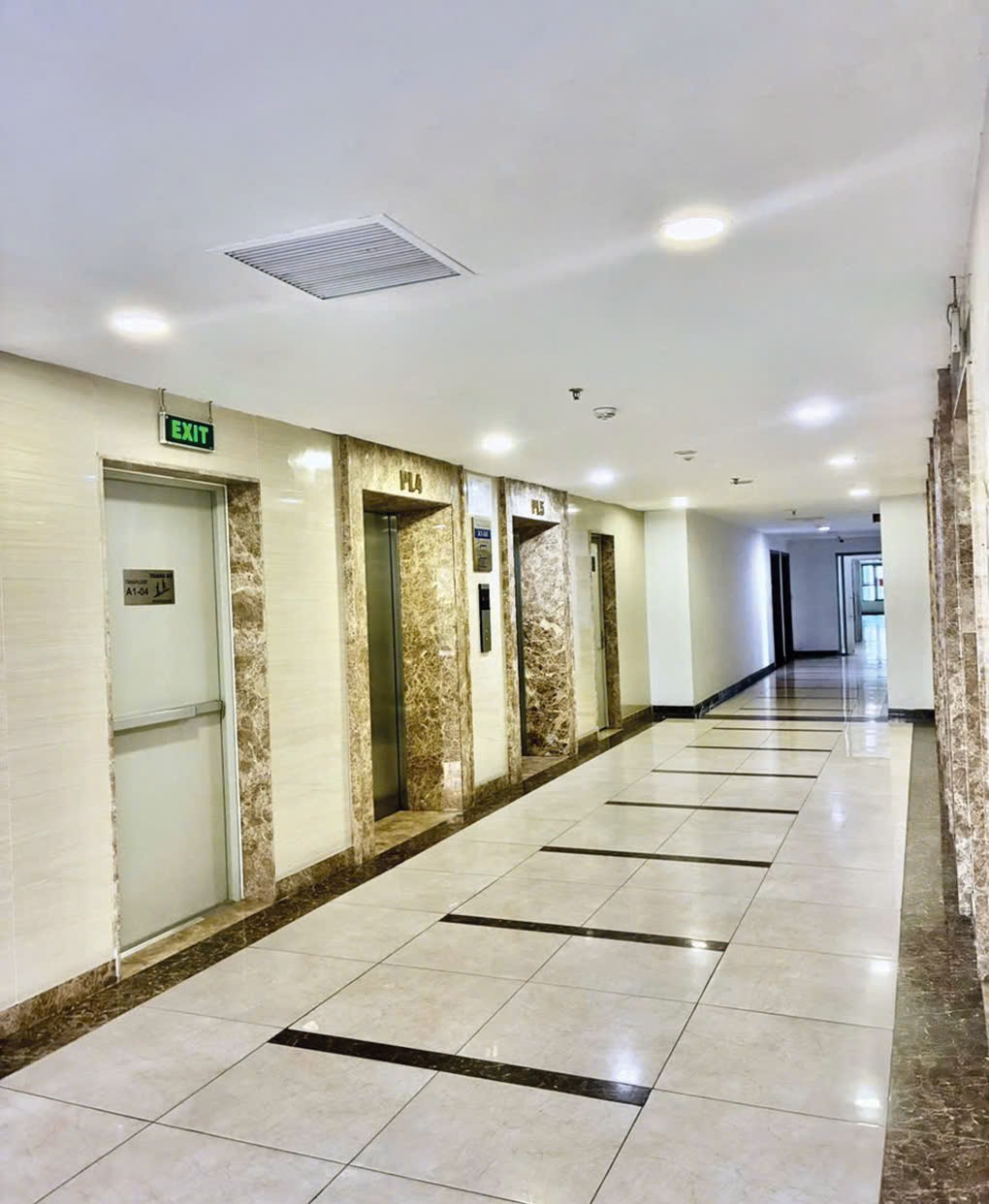 Cần bán căn hộ chính chủ-sổ hồng cầm tay tại toà chung cư SKY CENTRAL 16016763