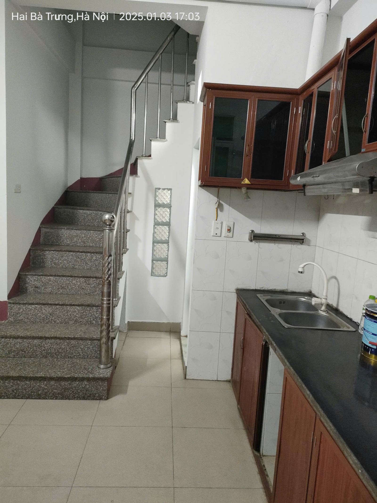 Cho thuê gấp lâu dài giá rẻ nguyên căn Cát Linh 17m, 3 tầng, 4.5 triệu, Đống Đa. 16016821