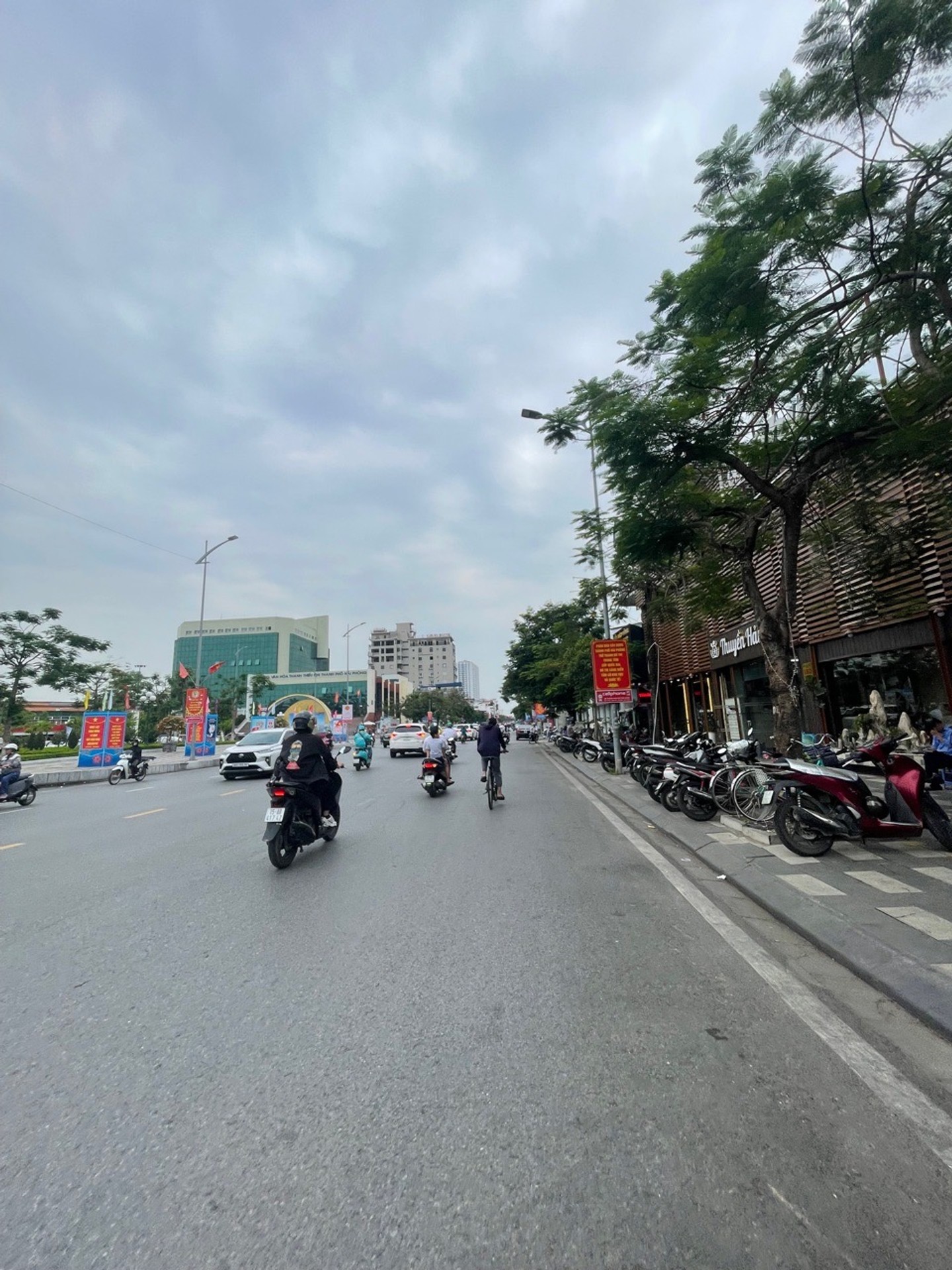 Mặt đường Lạch Tray - 73m2, view công viên cây xanh, giá 19,5 tỷ 16016873