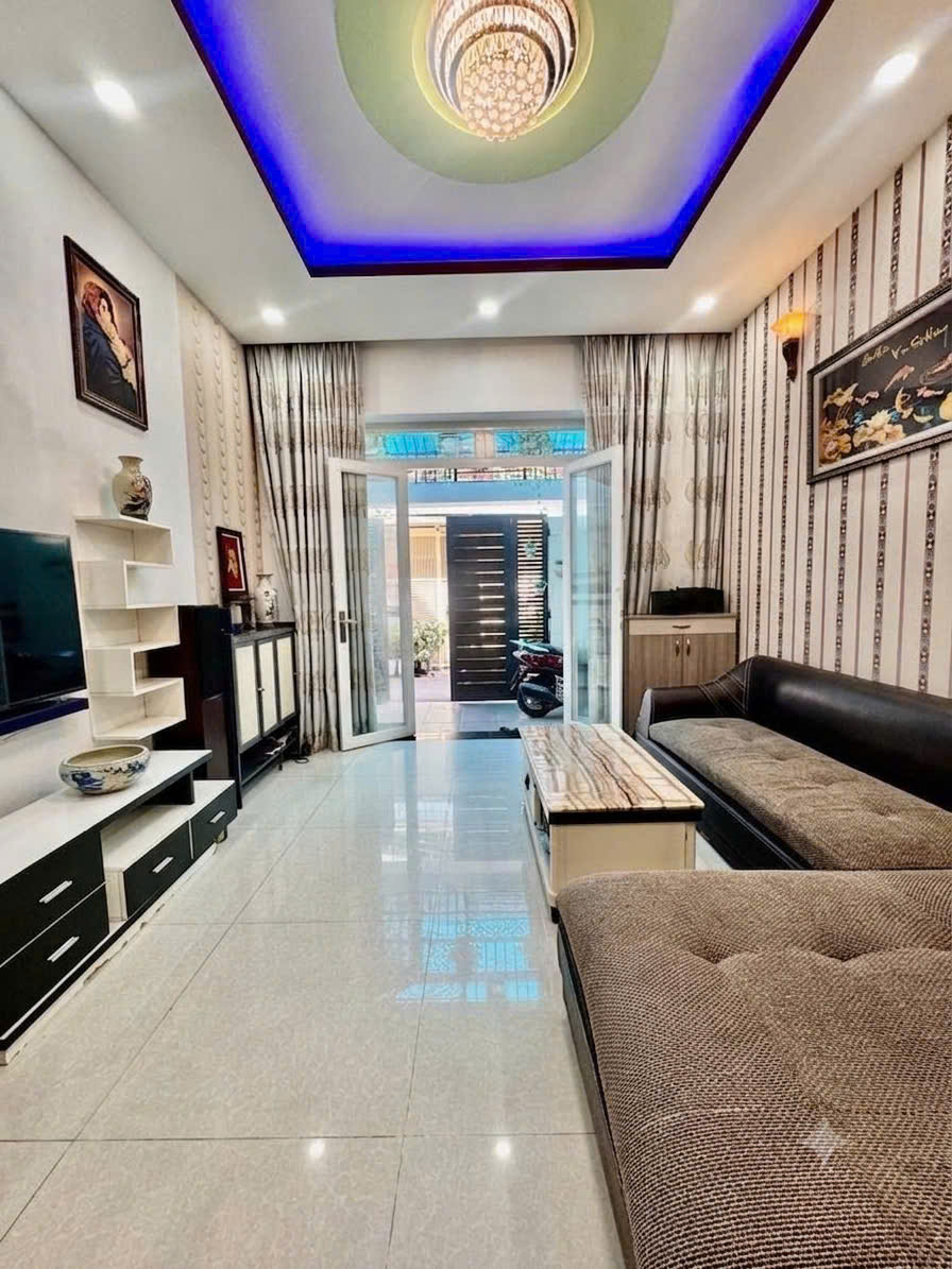 Đối diện Vincom Plaza Quang Trung - 61M² - 3 Tầng - Hẻm Xe Hơi 16016895