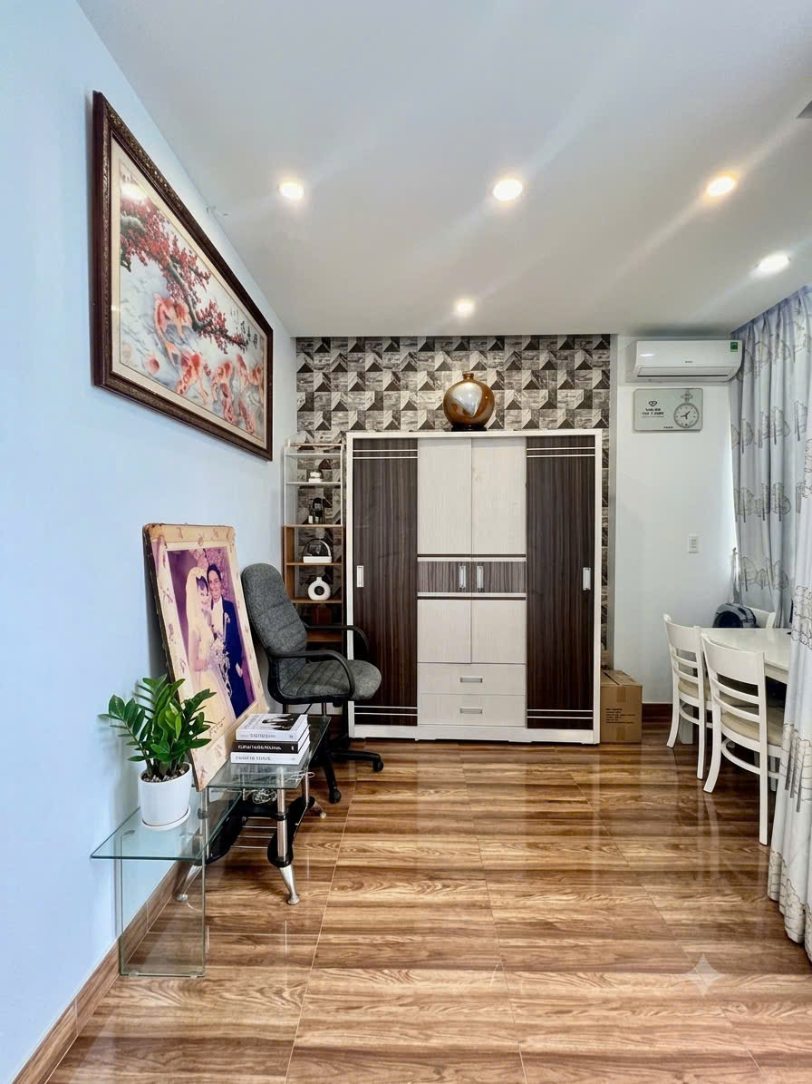Đối diện Vincom Plaza Quang Trung - 61M² - 3 Tầng - Hẻm Xe Hơi 16016895