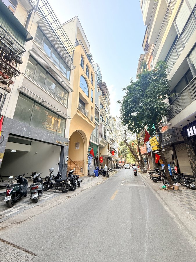 Bán Nhà Mặt Phố Yên Phụ. Tây Hồ. Thang Máy. Ô Tô. Vỉa Hè. DT 85m2. MT 6m. Giá 40.2 Tỷ. 16016949