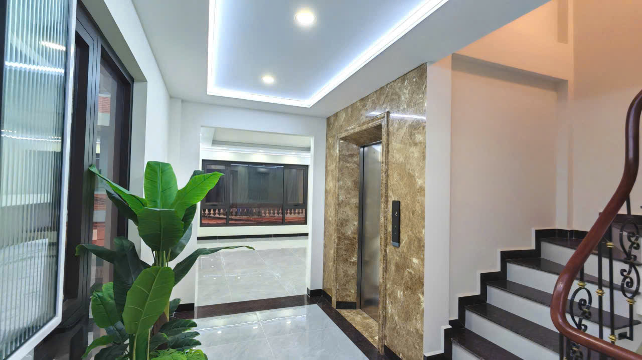 Bán tòa nhà lô góc 3 mặt tiền- 7 tầng thang máy đối diện đh hà nội 16016981
