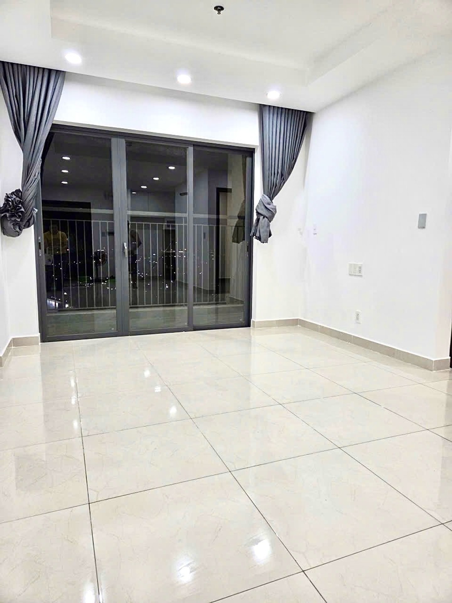 Bán căn hộ góc 68m2 Phú Đông Sky Garden sát Phạm Văn Đồng Sổ sẵn 4tỷ 16016986
