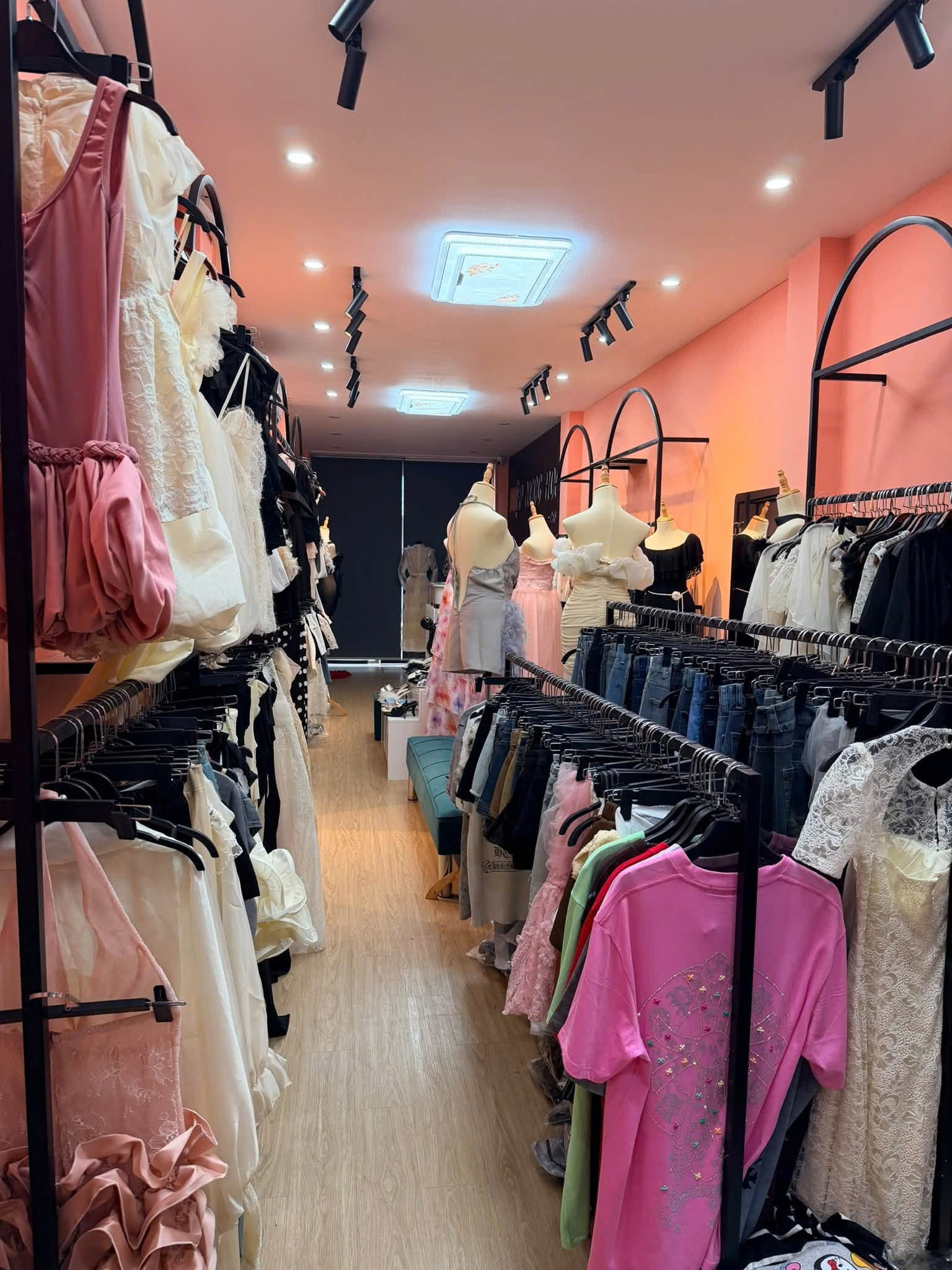 Ngay Trung Tâm Thủ Dầu Một Sang nhượng shop đồ nữ  vì gia đình có việc nên cần chuyển về bắc 16017198