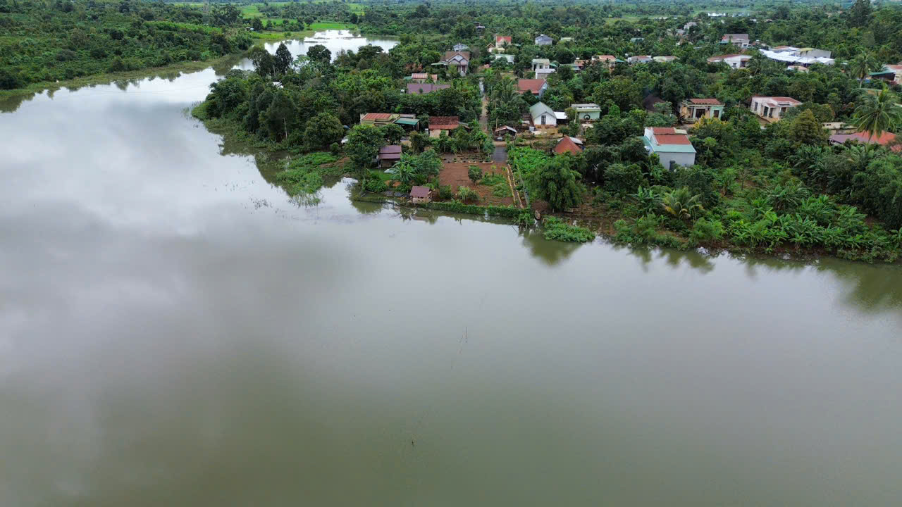 Chỉ 2 tỷ xxx sở hữu quỹ đất đẹp view hồ, nhà gỗ sẵn, mặt tiền đường bê tông, đường quy hoạch 12m 16017248