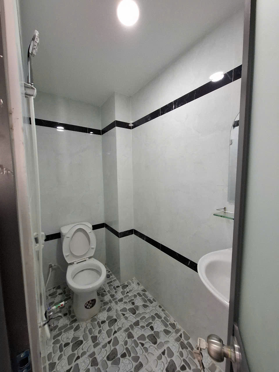 Bán nhà đường số 10, Linh Trung, Thủ Đức, TP HCM. DT 94m2, cấp 4, giá 5.49 tỷ, Sổ hồng riêng. 16017362