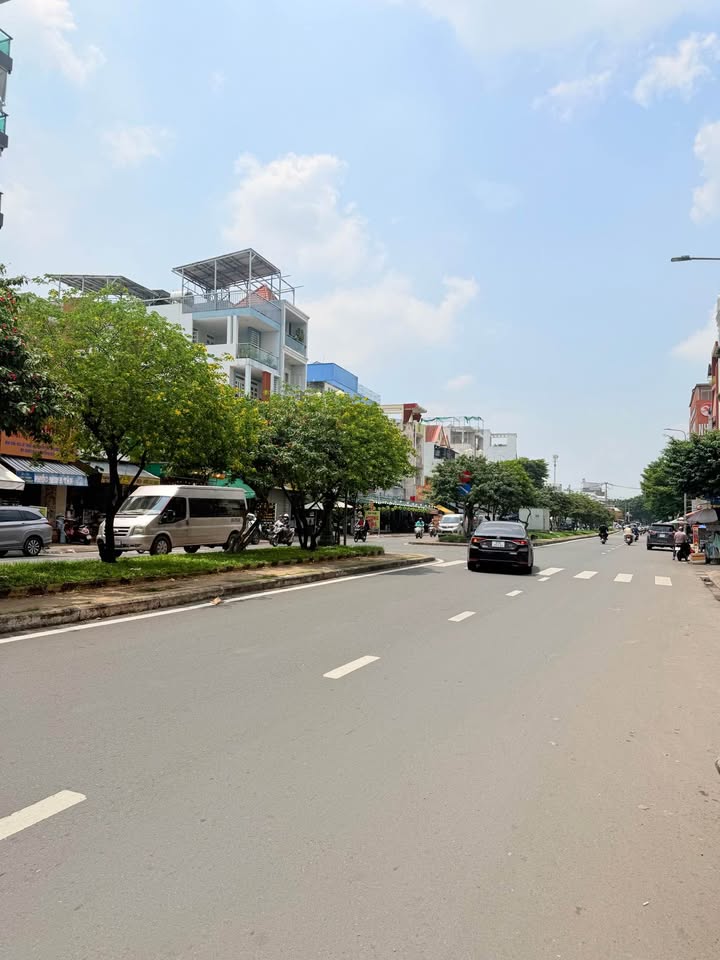 LÊ THÚC HOẠCH MẶT TIỀN LÔ GÓC - 3 TẦNG - 108M² NGANG 8M - DÒNG TIỀN 30 TR/THÁNG - CHỈ 17.X TỶ 16017383