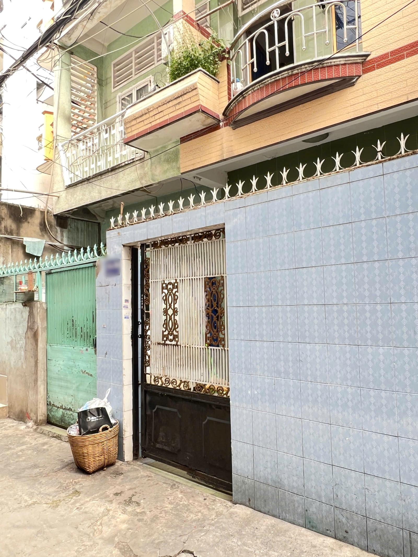 Nhà 3 tầng (6.5x18m) nở hậu hẻm thông đường Phong Phú P12Q8. Giá: 9.5 tỷ 16017401