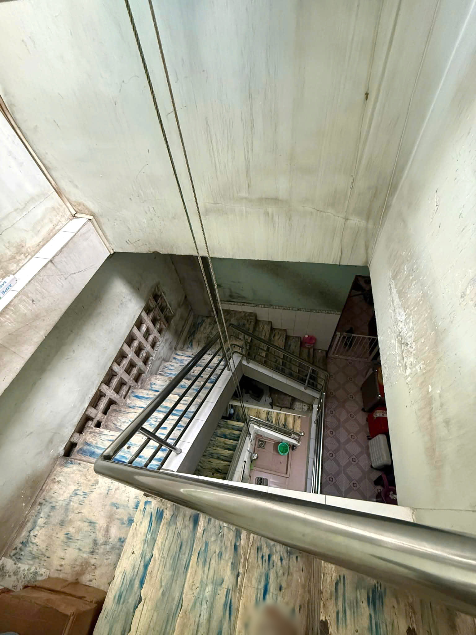 Nhà 3 tầng (6.5x18m) nở hậu hẻm thông đường Phong Phú P12Q8. Giá: 9.5 tỷ 16017401