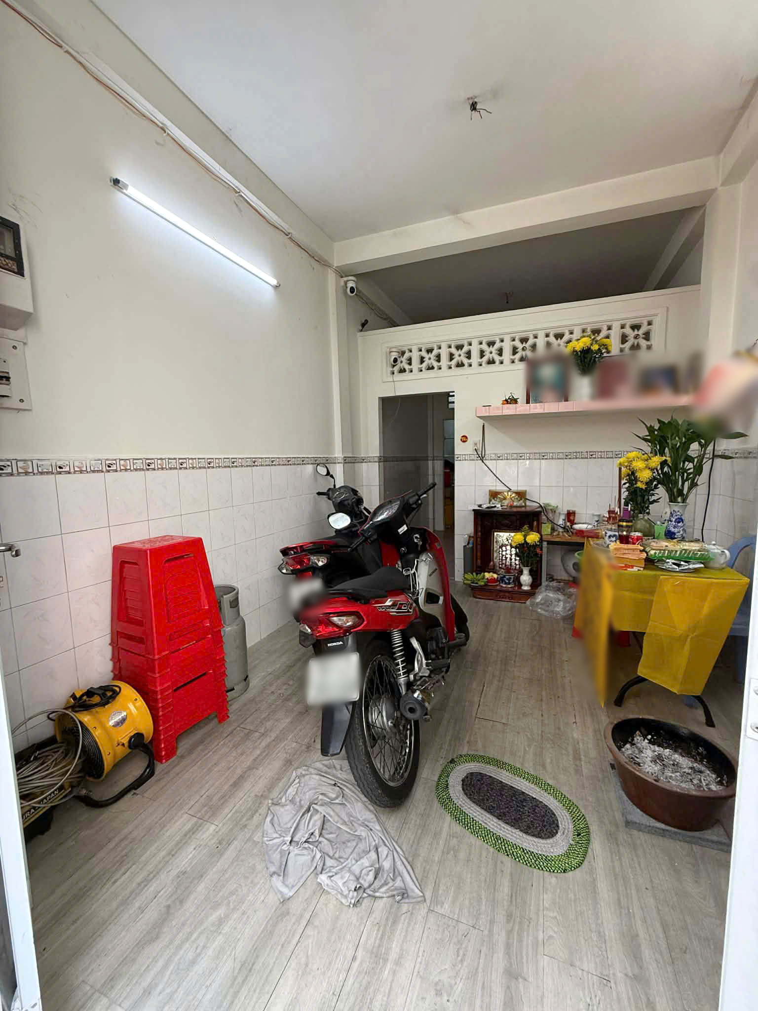 Nhà 3 tầng (6.5x18m) nở hậu hẻm thông đường Phong Phú P12Q8. Giá: 9.5 tỷ 16017401