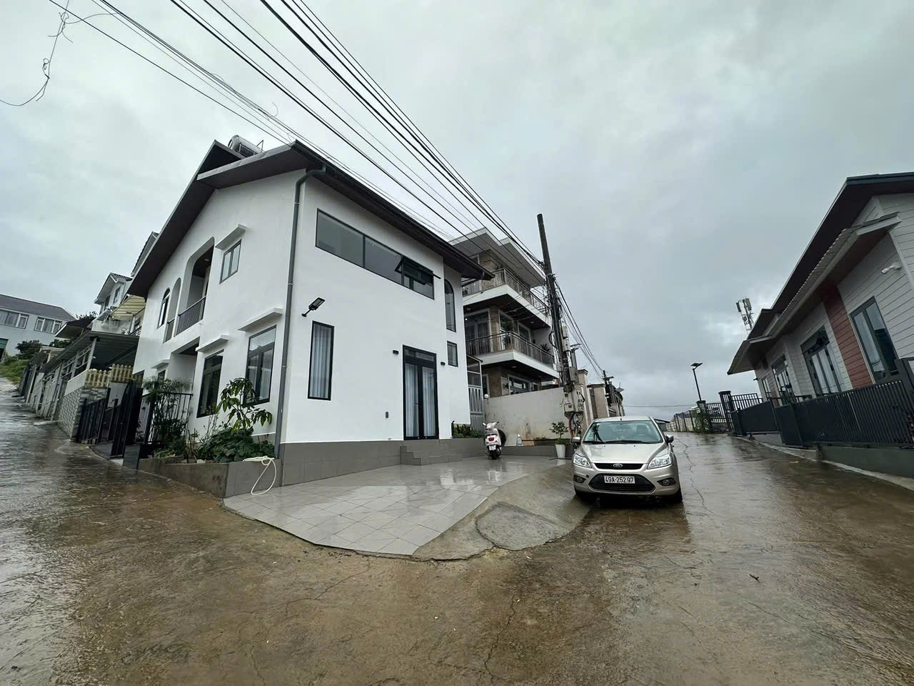 Cho thuê home mới xây sân đậu ô tô view đẹp giá 17 triệu đường Nam Hồ Đà Lạt Lâm Đồng 16017510