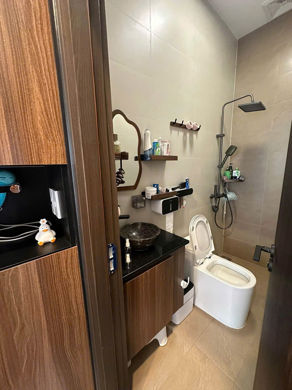 Cho thuê home mới xây sân đậu ô tô view đẹp giá 17 triệu đường Nam Hồ Đà Lạt Lâm Đồng 16017510