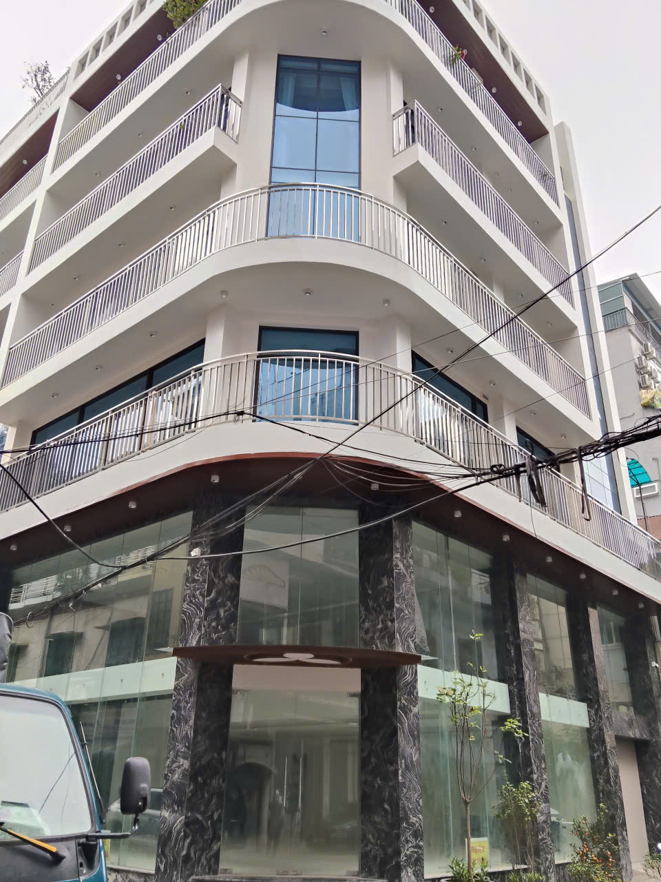 Cực đẹp, cực hiếm Hoàng Hoa Thám 9 tầng thang máy, 3 mặt tiền, 150 triệu/ tháng hơn 50 tỷ 16017634