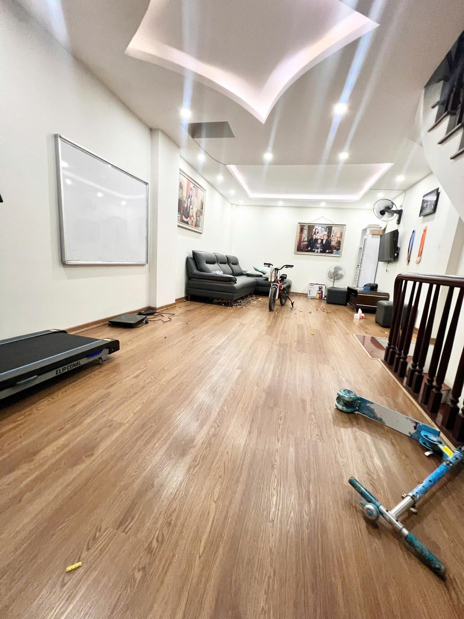 Bán nhà Bằng B Hoàng Liệt, 40.5m² x 5 tầng, ô tô 7 chỗ vào nhà, cách đường lớn 30m 16017667