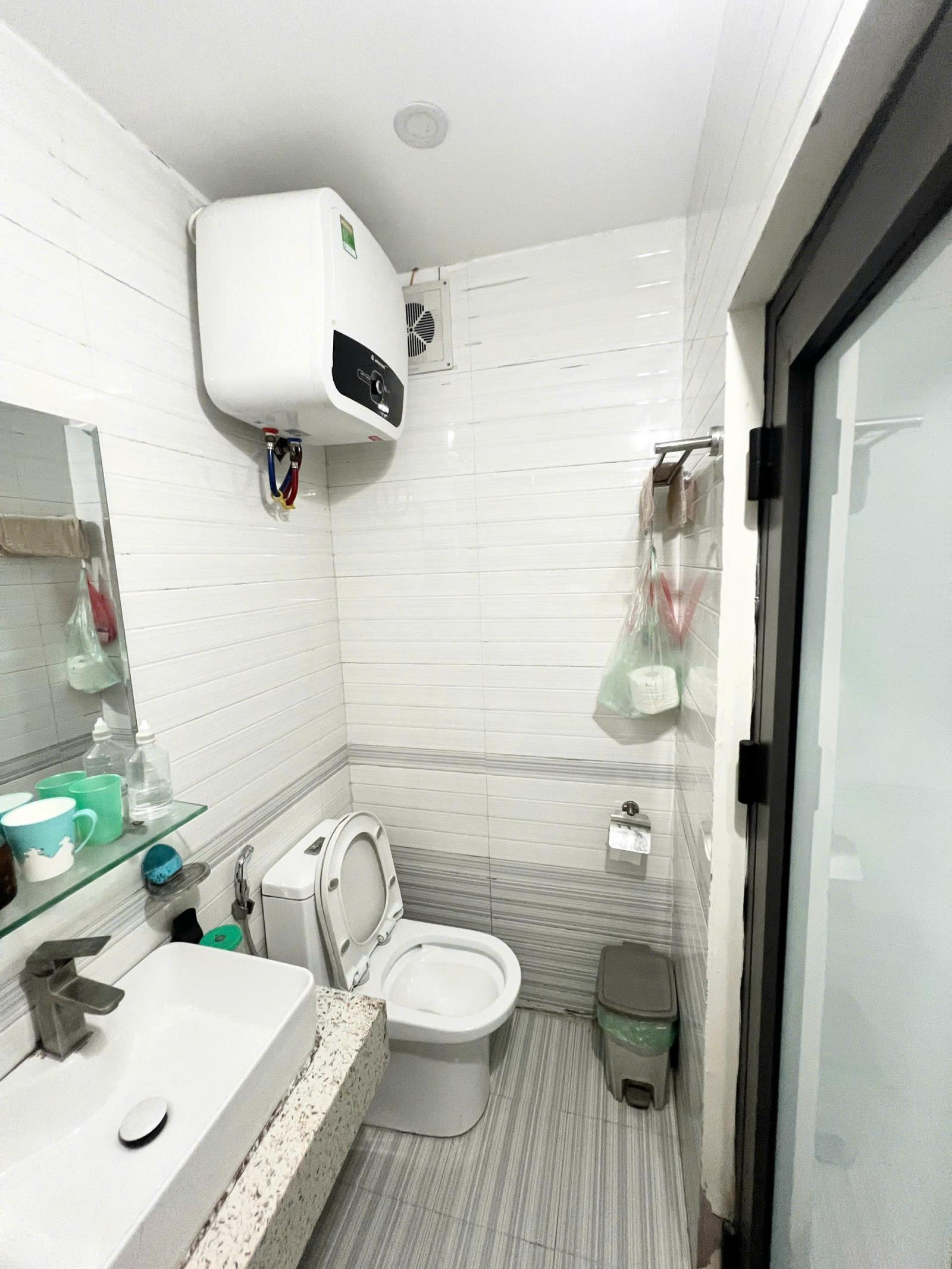 Bán nhà Bằng B Hoàng Liệt, 40.5m² x 5 tầng, ô tô 7 chỗ vào nhà, cách đường lớn 30m 16017680
