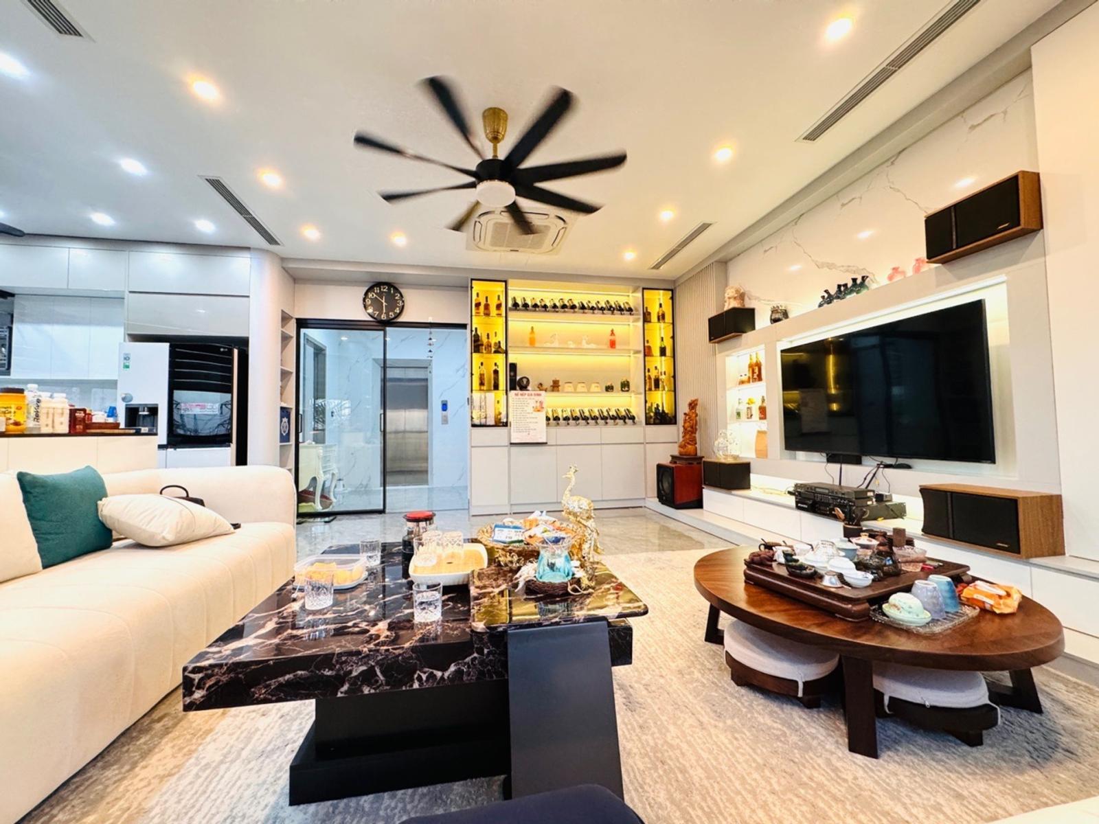 Mặt phố Viêt Hưng 3 mặt thoáng lô góc 33 tỷ 90m, thang máy 16017726