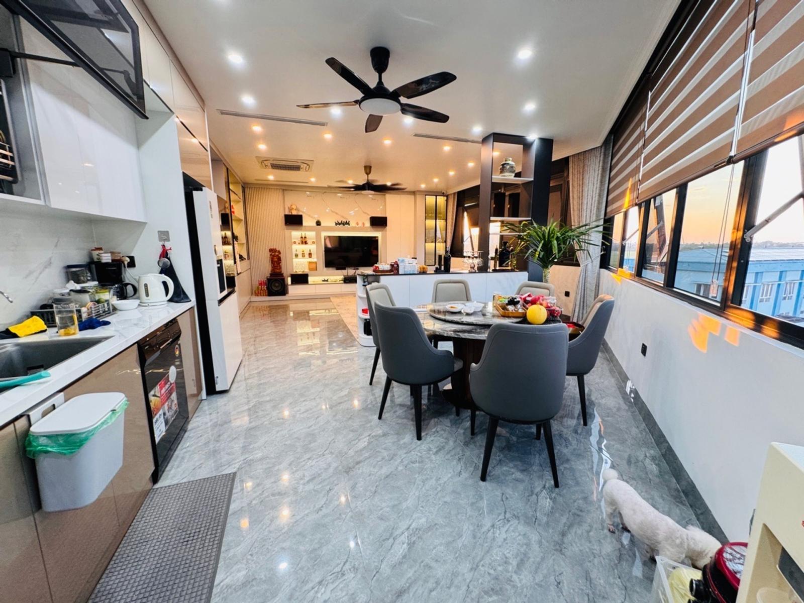 Mặt phố Viêt Hưng 3 mặt thoáng lô góc 33 tỷ 90m, thang máy 16017737
